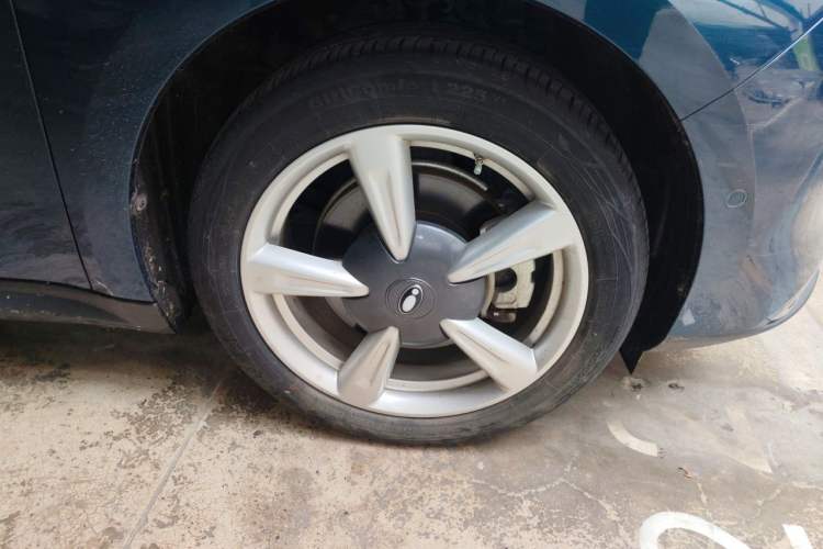 Used ORA Good Cat 2022 Morandi Edition 400km Standard Range Premium Version Lithium-Ion Battery Right Front Wheel Hub
