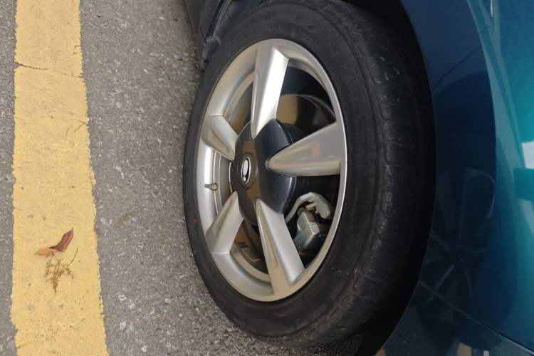 Used ORA Good Cat 2022 Morandi Edition 400km Standard Range Premium Version Lithium Iron Phosphate Right Front Wheel Hub