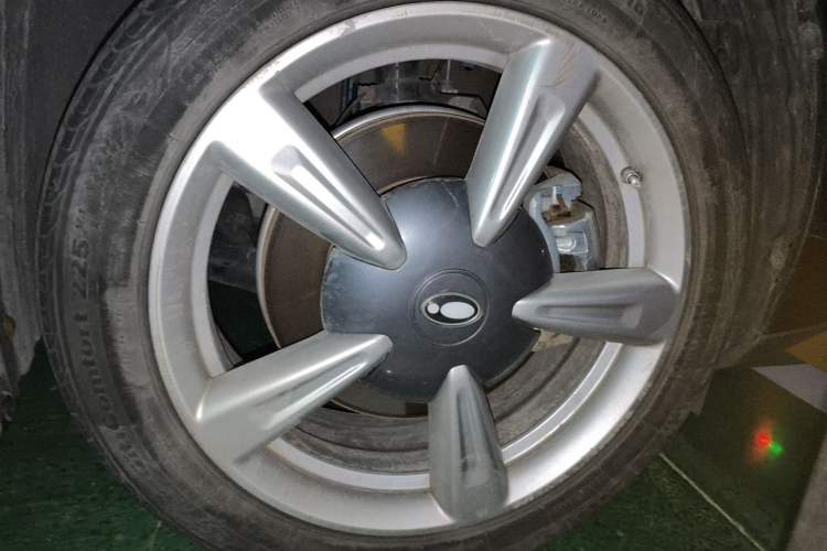 Used ORA Good Cat 2022 400km Standard Range Premium Version Lithium-Ion Battery Right Front Wheel Hub