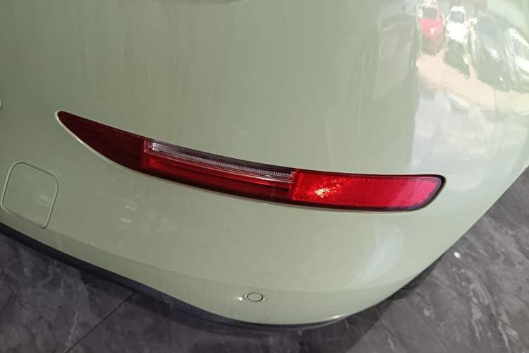 Used ORA Good Cat 2022 Morandi Edition 400km Standard Range Premium Version Lithium Iron Phosphate Right Rear Taillight