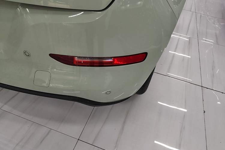 Used ORA Good Cat 2022 Morandi Edition 400km Standard Range Luxury Version Lithium-Ion Battery Right Rear Taillight