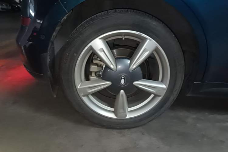 Used ORA Good Cat 2022 Morandi Edition 400km Standard Range Luxury Version Lithium-Ion Battery Right Rear Wheel Hub