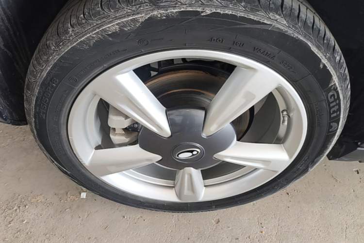 Used ORA Good Cat 2022 Morandi Edition 400km Standard Range Luxury Version Lithium-Ion Battery Right Rear Wheel Hub
