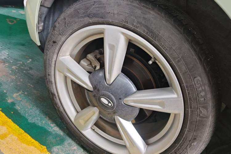 Used ORA Good Cat 2022 Morandi Edition 400km Standard Range Luxury Version Lithium-Ion Battery Right Rear Wheel Hub