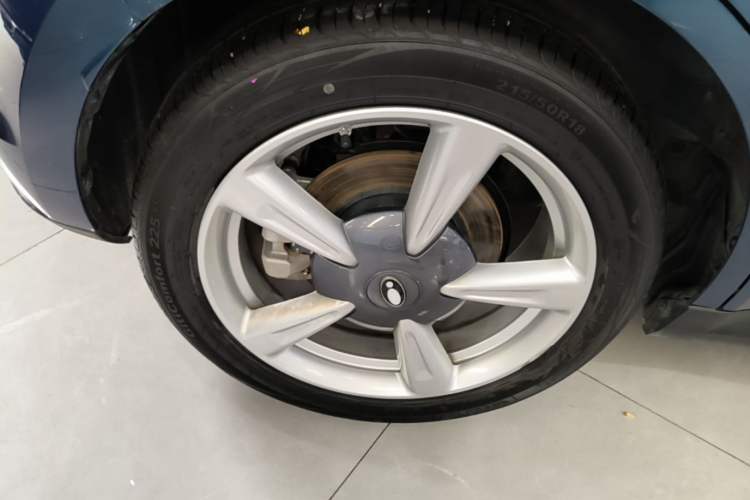 Used ORA Good Cat 2022 400km Standard Range Premium Version Lithium Iron Phosphate Right Rear Wheel Hub
