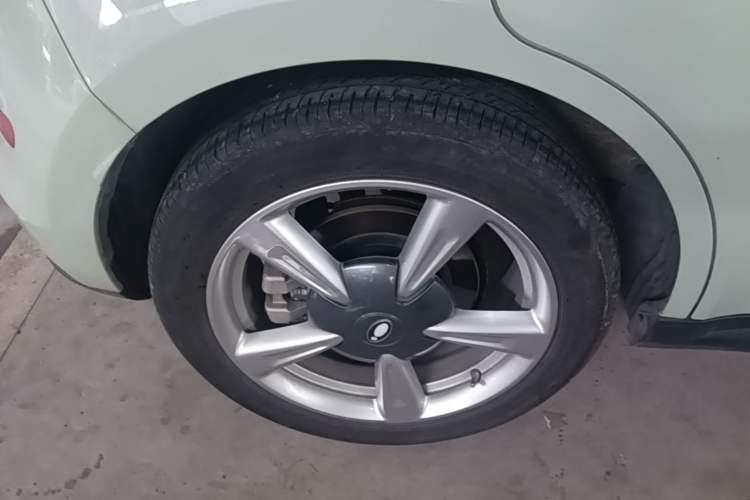 Used ORA Good Cat 2022 Morandi Edition 400km Standard Range Premium Version Lithium-Ion Battery Right Rear Wheel Hub