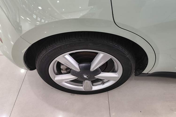 Used ORA Good Cat 2022 Morandi Edition 400km Standard Range Two-Week Young Enjoyment Version Lithium Iron Phosphate Right Rear Wheel Hub