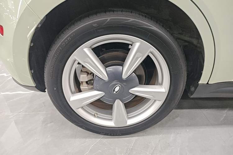 Used ORA Good Cat 2022 Morandi Edition 400km Standard Range Premium Version Lithium Iron Phosphate Right Rear Wheel Hub