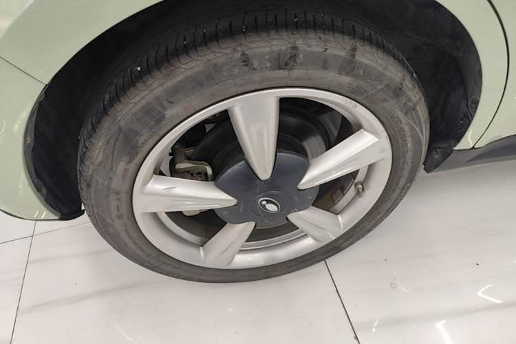 Used ORA Good Cat 2022 Morandi Edition 400km Standard Range Luxury Version Lithium-Ion Battery Right Rear Wheel Hub