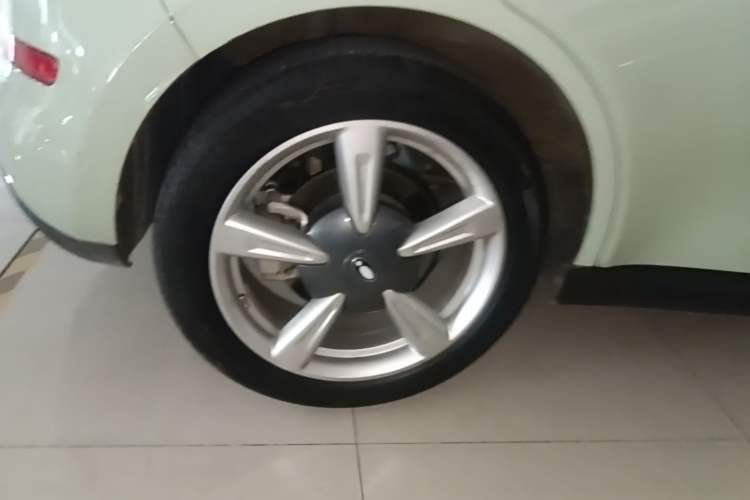 Used ORA Good Cat 2022 Morandi Edition 400km Standard Range Luxury Version Lithium Iron Phosphate Right Rear Wheel Hub