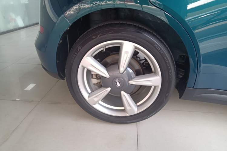 Used ORA Good Cat 2022 Morandi Edition 400km Standard Range Premium Version Lithium Iron Phosphate Right Rear Wheel Hub