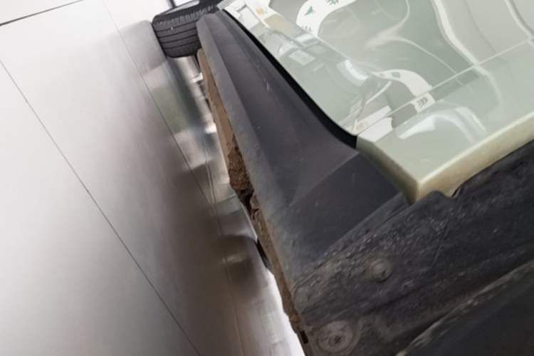 Used ORA Good Cat 2022 Morandi Edition 400km Standard Range Premium Version Lithium-Ion Battery Right Side Sill