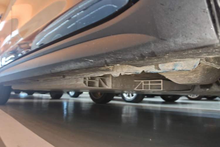Used ORA Good Cat 2022 Morandi Edition 400km Standard Range Luxury Version Lithium-Ion Battery Right Side Sill