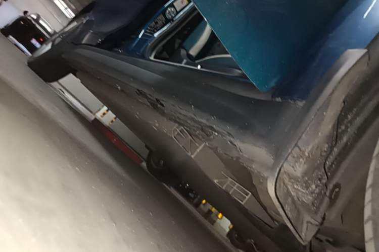 Used ORA Good Cat 2022 Morandi Edition 400km Standard Range Luxury Version Lithium-Ion Battery Right Side Sill