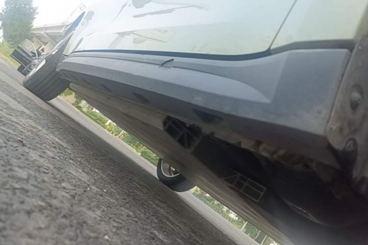 Used ORA Good Cat 2022 Morandi Edition 400km Standard Range Premium Version Lithium-Ion Battery Right Side Sill