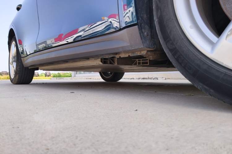 Used ORA Good Cat 2022 400km Standard Range Premium Version Lithium-Ion Battery Right Side Sill