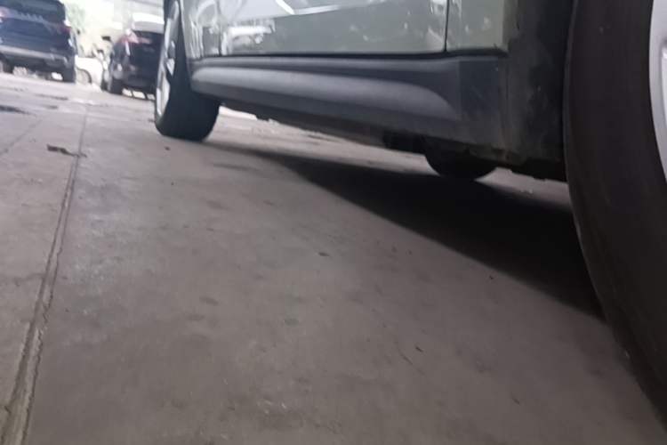 Used ORA Good Cat 2022 Morandi Edition 400km Standard Range Premium Version Lithium-Ion Battery Right Side Sill