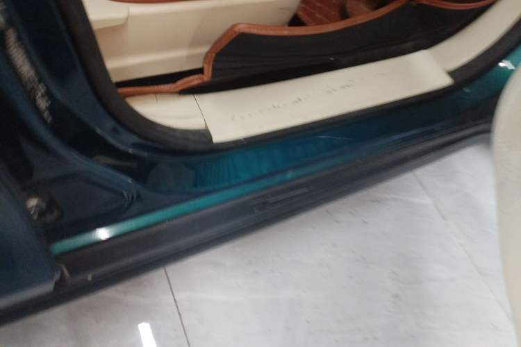 Used ORA Good Cat 2022 Morandi Edition 400km Standard Range Luxury Version Lithium Iron Phosphate Right Side Sill