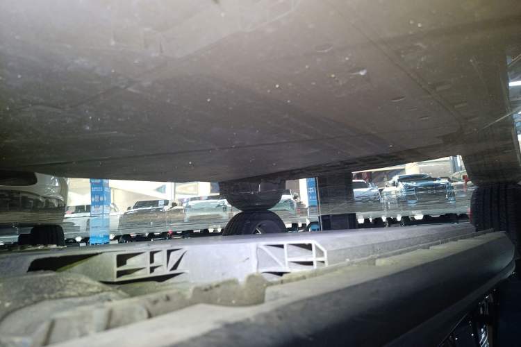 Used ORA Good Cat 2022 400km Standard Range Premium Version Lithium-Ion Battery Right Side Sill