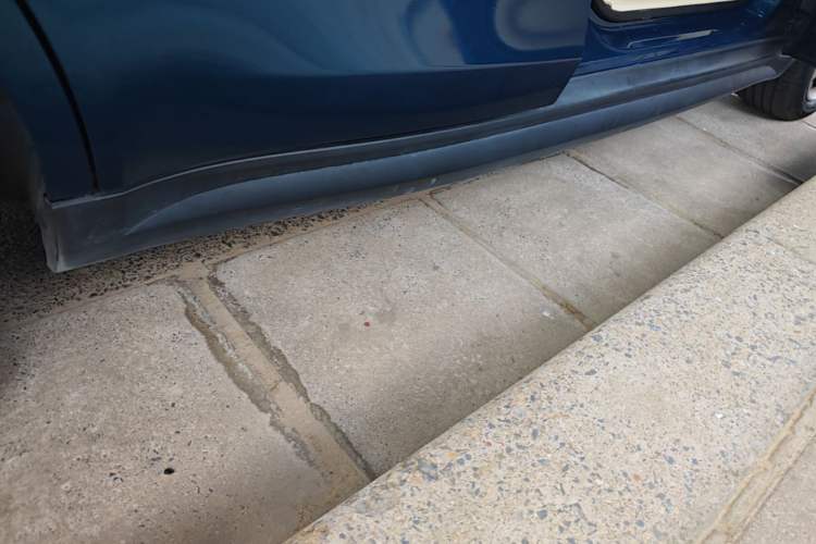 Used ORA Good Cat 2022 Morandi Edition 400km Standard Range Premium Version Lithium-Ion Battery Right Side Sill