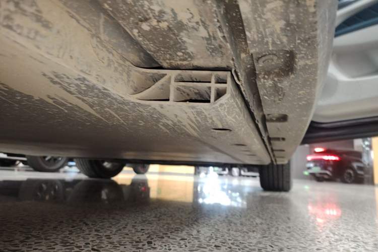 Used ORA Good Cat 2022 Morandi Edition 500 km Long Range Luxury Version Lithium Ternary Right Side Sill