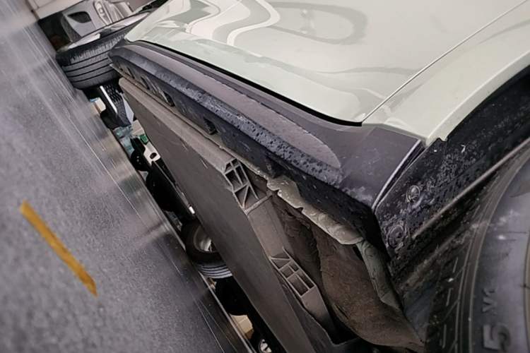 Used ORA Good Cat 2022 Morandi Edition 400km Standard Range Luxury Version Lithium-Ion Battery Right Side Sill