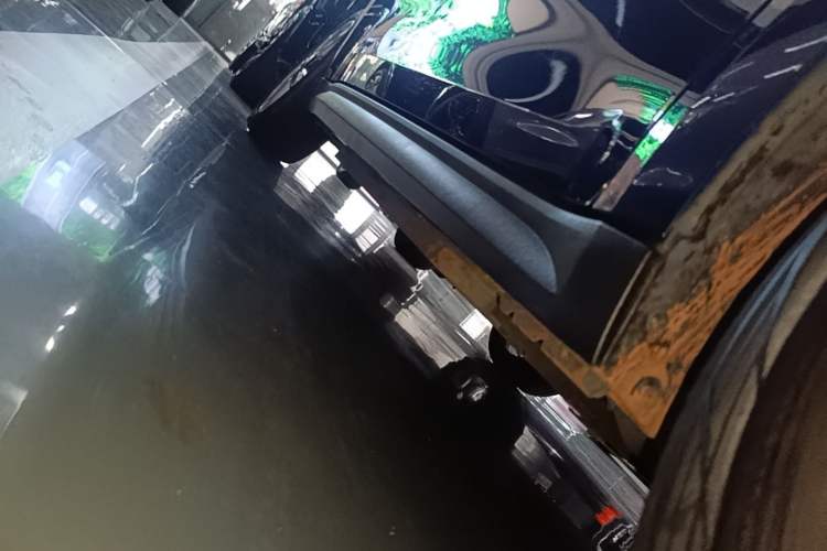 Used ORA Good Cat 2022 Morandi Edition 400km Standard Range Premium Version Lithium Iron Phosphate Right Side Sill