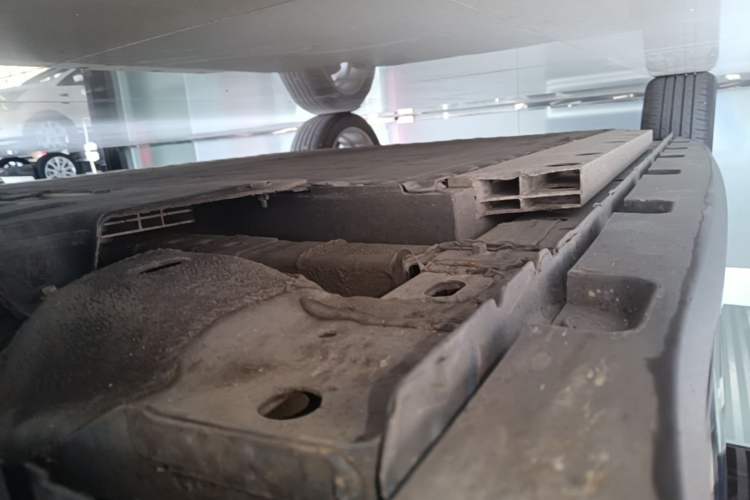 Used ORA Good Cat 2022 Morandi Edition 400km Standard Range Premium Version Lithium Iron Phosphate Right Side Sill
