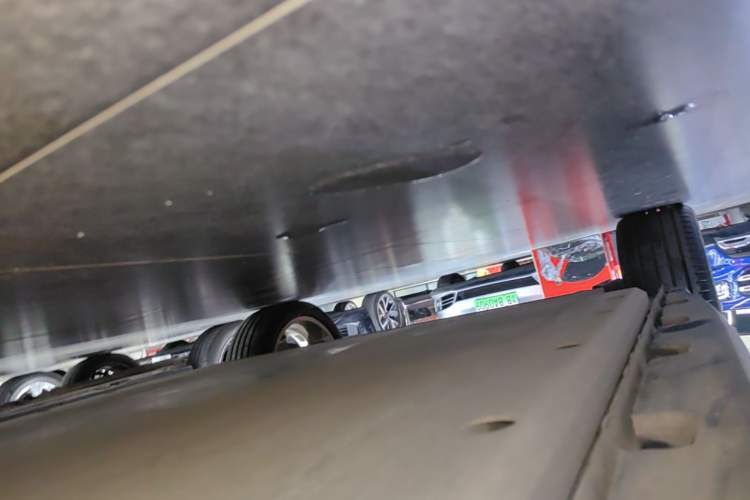 Used ORA Good Cat 2022 400km Standard Range Premium Version Lithium-Ion Battery Right Side Sill