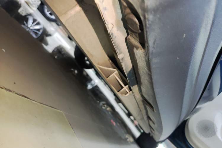 Used ORA Good Cat 2022 400km Standard Range Premium Version Lithium-Ion Battery Right Side Sill