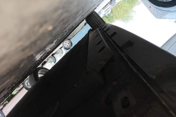 Used ORA Good Cat 2022 400km Standard Range Premium Version Lithium Iron Phosphate Right Side Sill