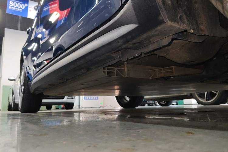Used ORA Good Cat 2022 400km Standard Range Premium Version Lithium-Ion Battery Right Side Sill
