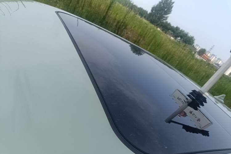 Used ORA Good Cat 2022 Morandi Edition 400km Standard Range Premium Version Lithium-Ion Battery Roof