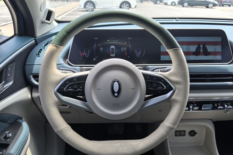 Used ORA Good Cat 2022 400km Standard Range Premium Version Lithium-Ion Battery Steering Wheel