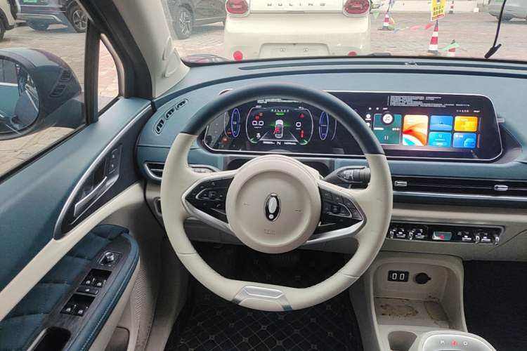 Used ORA Good Cat 2022 Morandi Edition 400km Standard Range Luxury Version Lithium-Ion Battery Steering Wheel