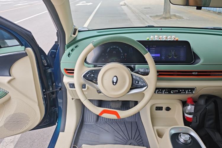 Used ORA Good Cat 2022 Morandi Edition 400km Standard Range Premium Version Lithium-Ion Battery Steering Wheel