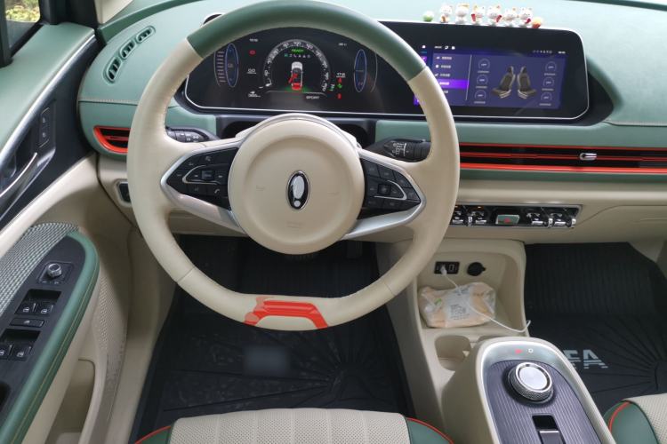 Used ORA Good Cat 2022 Morandi Edition 400km Standard Range Premium Version Lithium-Ion Battery Steering Wheel