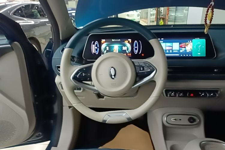 Used ORA Good Cat 2022 400km Standard Range Luxury Version Lithium Iron Phosphate Steering Wheel