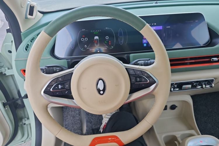 Used ORA Good Cat 2022 Morandi Edition 400km Standard Range Premium Version Lithium-Ion Battery Steering Wheel