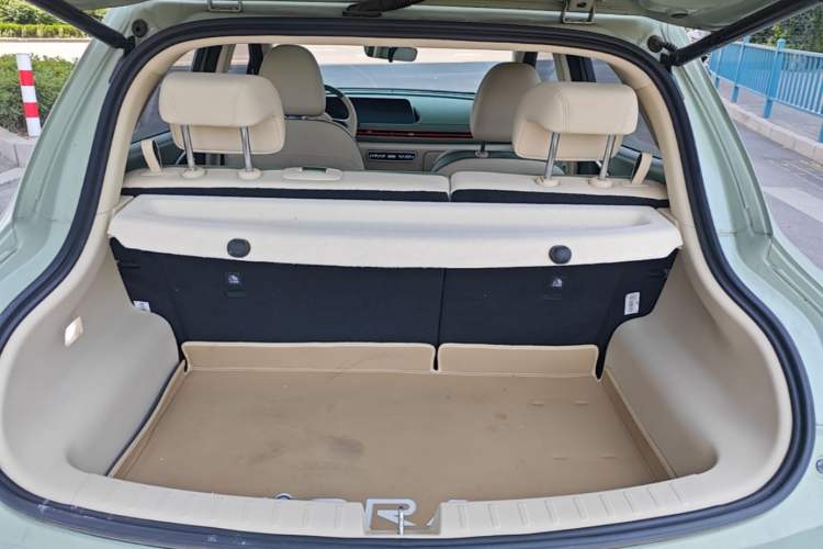 Used ORA Good Cat 2022 Morandi Edition 400km Standard Range Premium Version Lithium-Ion Battery Trunk