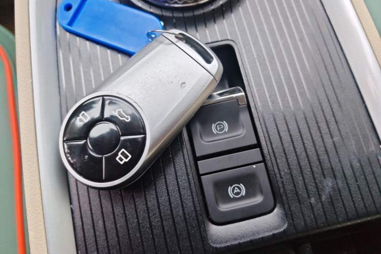 Used ORA Good Cat 2022 Morandi Edition 400km Standard Range Luxury Version Lithium-Ion Battery Vehicle Key