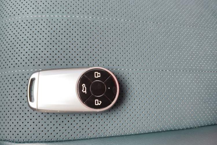 Used ORA Good Cat 2022 400km Standard Range Premium Version Lithium-Ion Battery Vehicle Key
