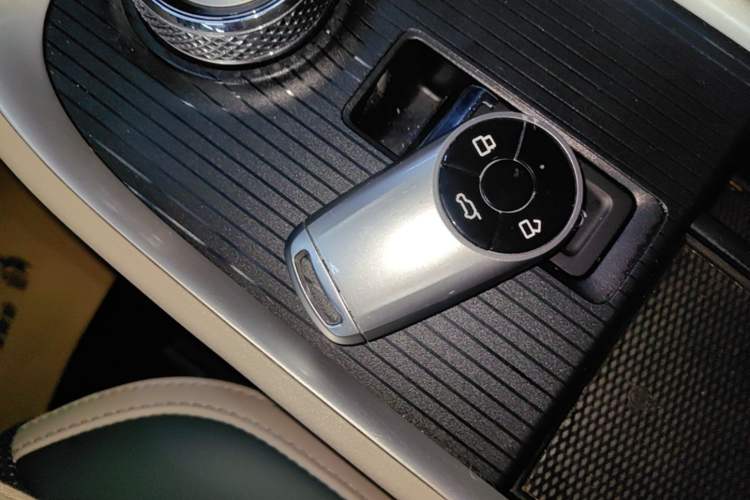 Used ORA Good Cat 2022 400km Standard Range Premium Version Lithium-Ion Battery Vehicle Key