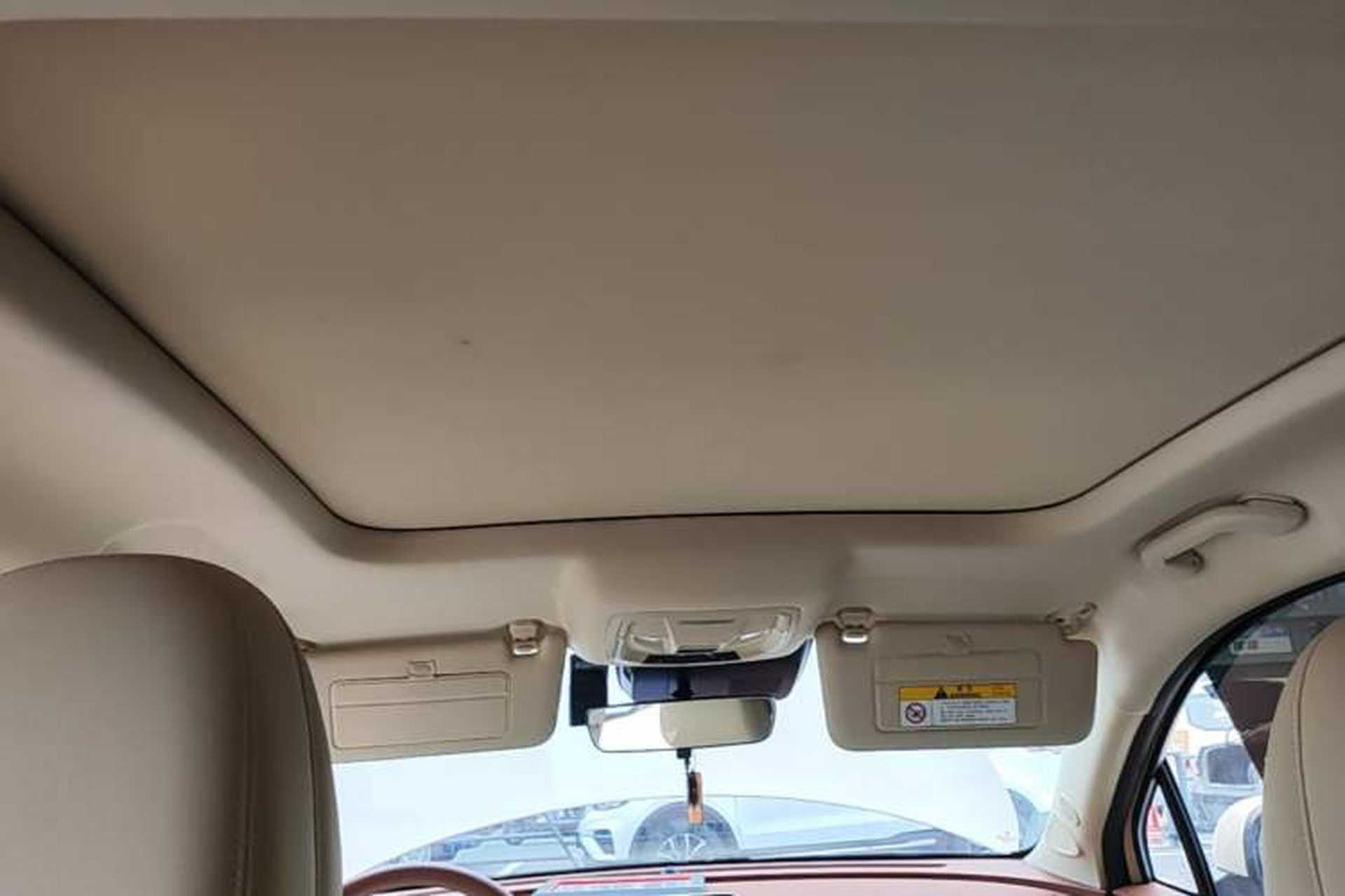 Used ORA Good Cat 2022 400km Standard Range Premium Version Lithium-Ion Battery Headliner