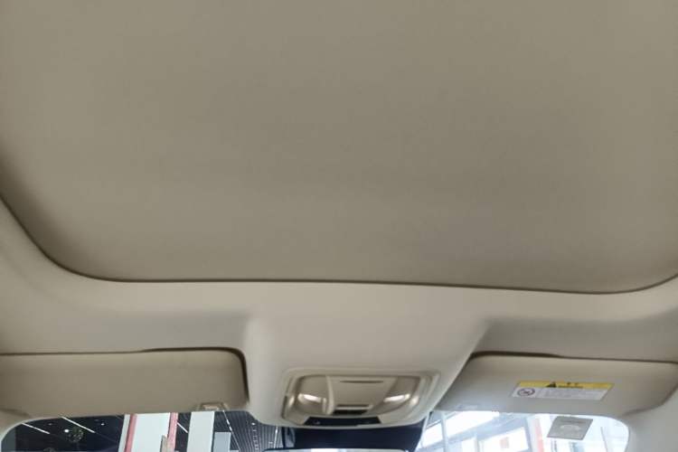 Used ORA Good Cat 2022 Morandi Edition 400km Standard Range Premium Version Lithium Iron Phosphate Headliner