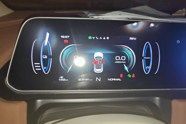 Used ORA Good Cat 2022 Morandi Edition 400km Standard Range Luxury Version Lithium-Ion Battery Instrument Cluster
