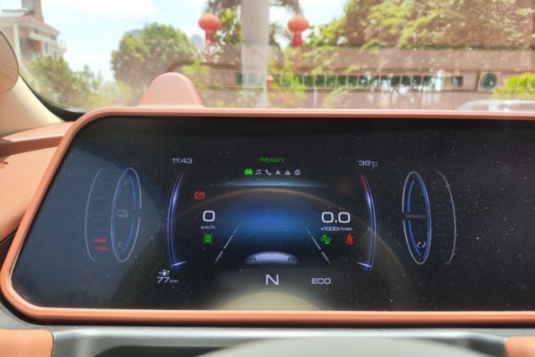Used ORA Good Cat 2022 Morandi Edition 400km Standard Range Premium Version Lithium-Ion Battery Interior 2