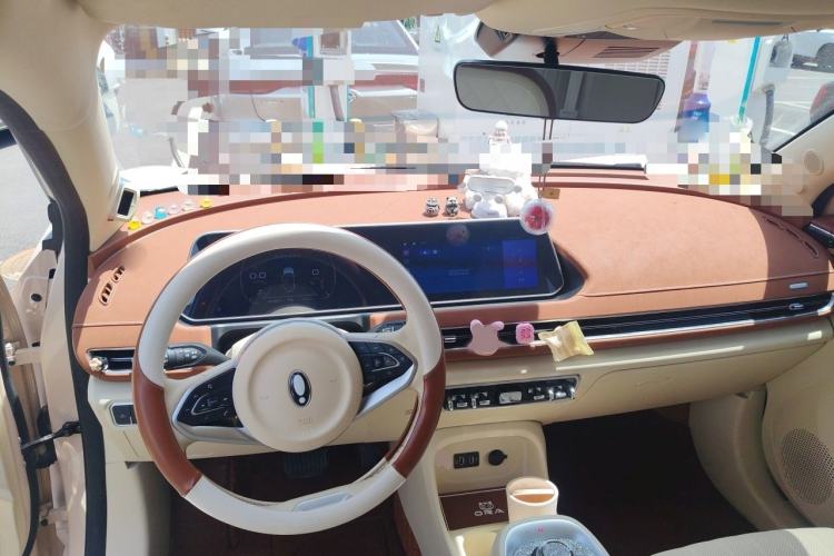 Used ORA Good Cat 2022 Morandi Edition 400km Standard Range Premium Version Lithium-Ion Battery Interior 2