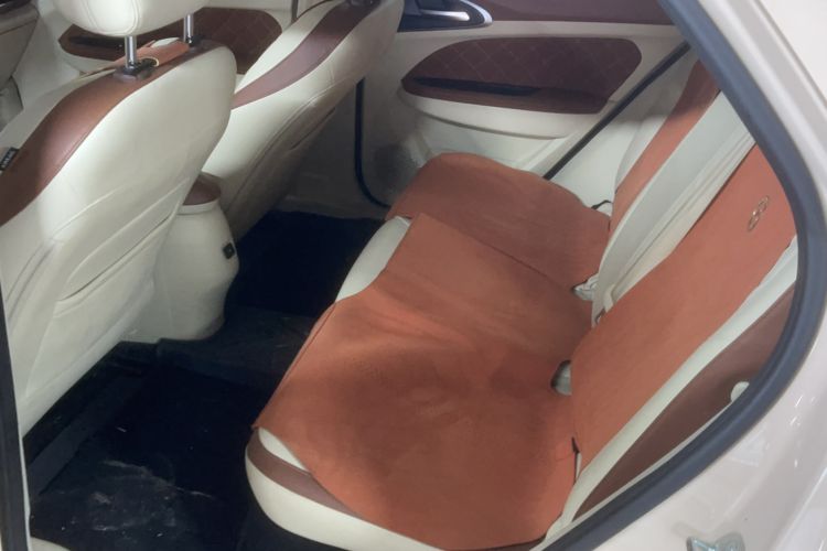 Used ORA Good Cat 2022 400km Standard Range Premium Version Lithium Iron Phosphate Interior 2