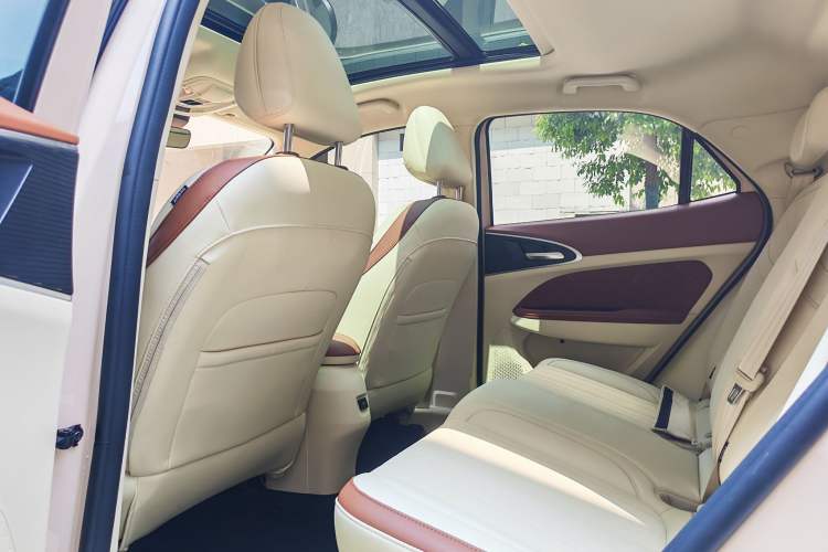 Used ORA Good Cat 2022 400km Standard Range Premium Version Lithium Iron Phosphate Interior 2